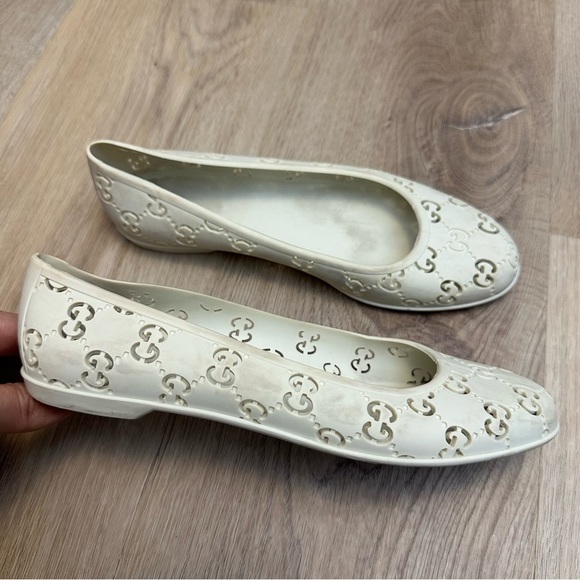 Gucci Rubber Flats with Logo Cutouts - Picture 1 of 7